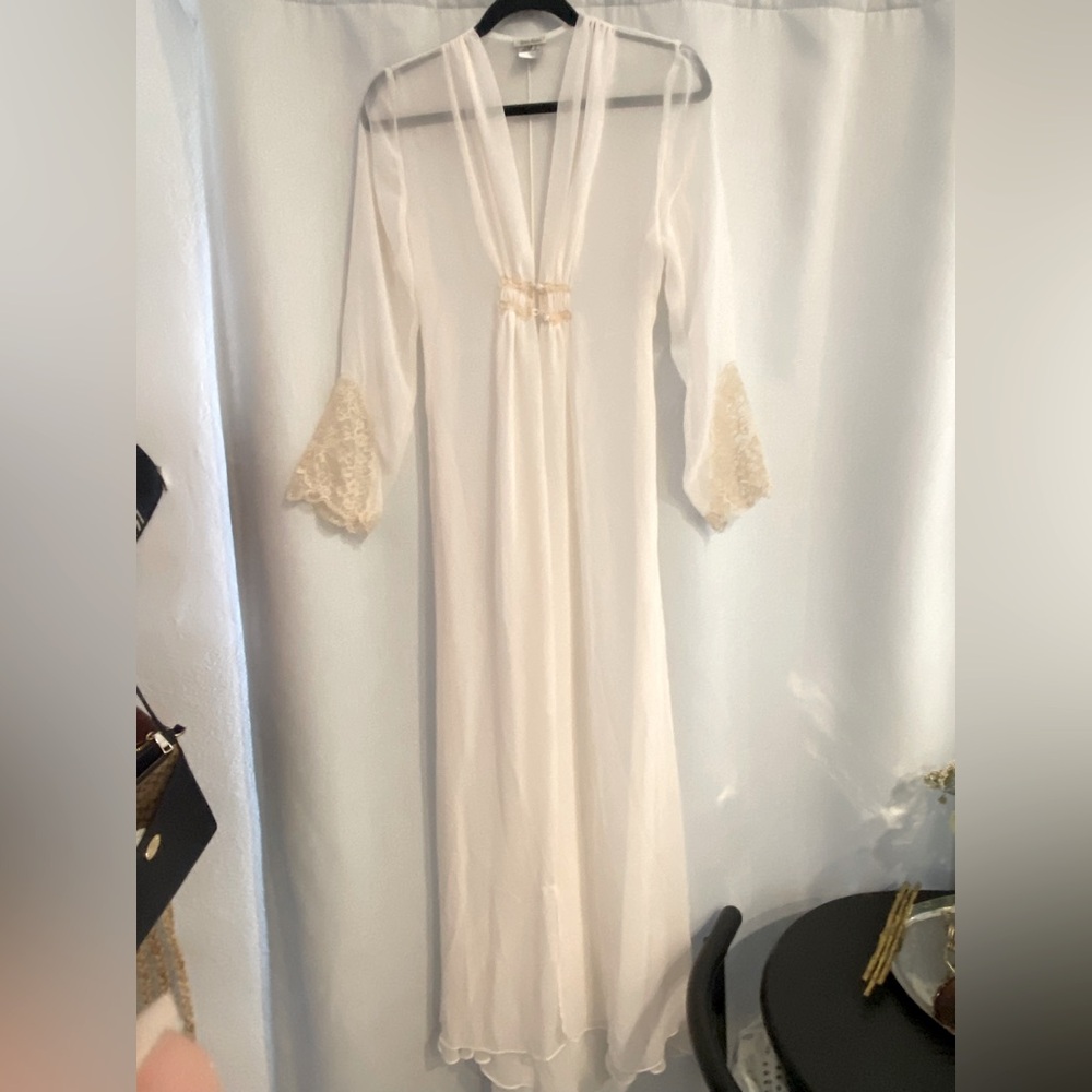 Jonquil for Neiman Marcus Sheer Beautiful Robe M